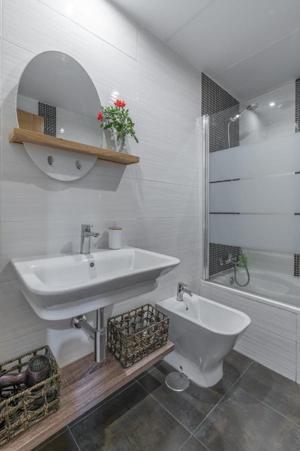 Tuguest Postigo I Catedral Apartment - Free Parking Granada Luaran gambar